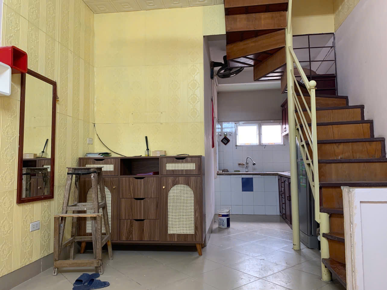 Cho thuê nhà căn hộ Tập thể 26 Nguyên Hồng 75m2, 3 ngủ, 2 vê sinh, 8.5 Triệu/th - Ảnh chính